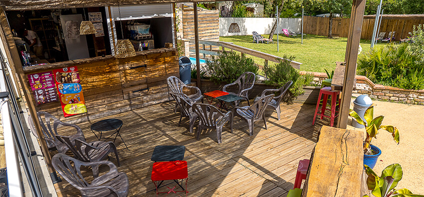 The snack restaurant/bar of the campsite in the Tarn, le Chêne Vert offers ice cream to enjoy.