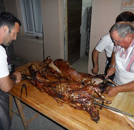 Kom de heerlijke grillgerechten proeven in het restaurant van camping le Chêne Vert, in Tarn