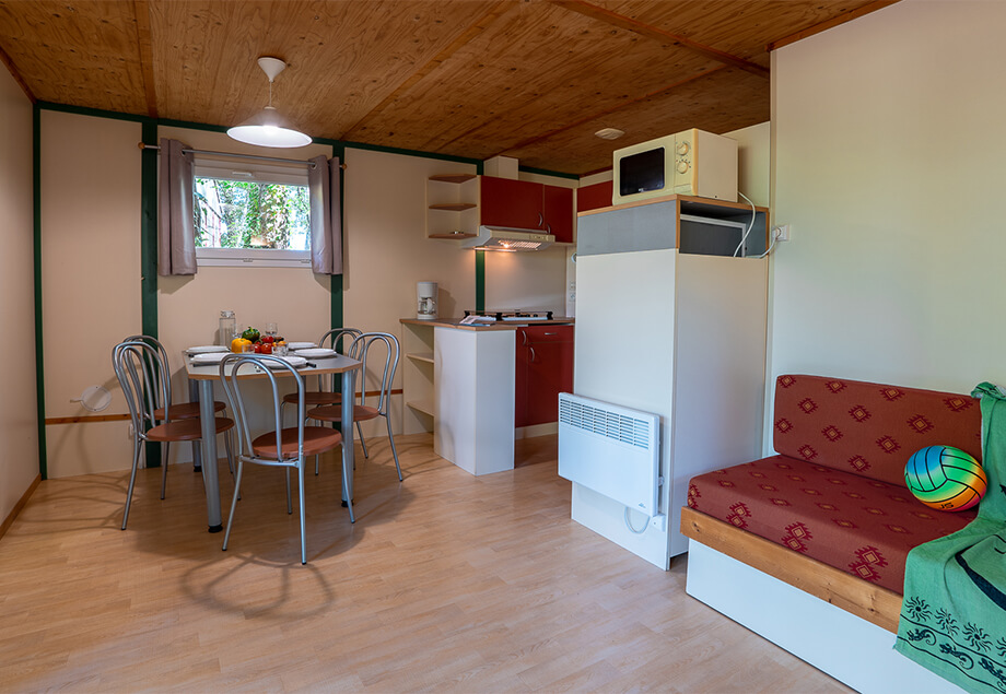 View of the entire holiday rental with covered terrace, at our 4-star campsite, Le Chêne Vert, near Albi, Tarn.