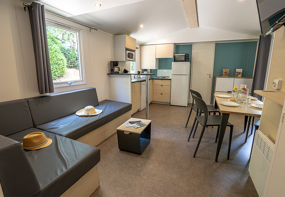 Vue d’ensemble du mobil-home Premium 6 personnes 3 chambres dans le Tarn, du camping 4 étoiles le Chêne Vert près de Gaillac